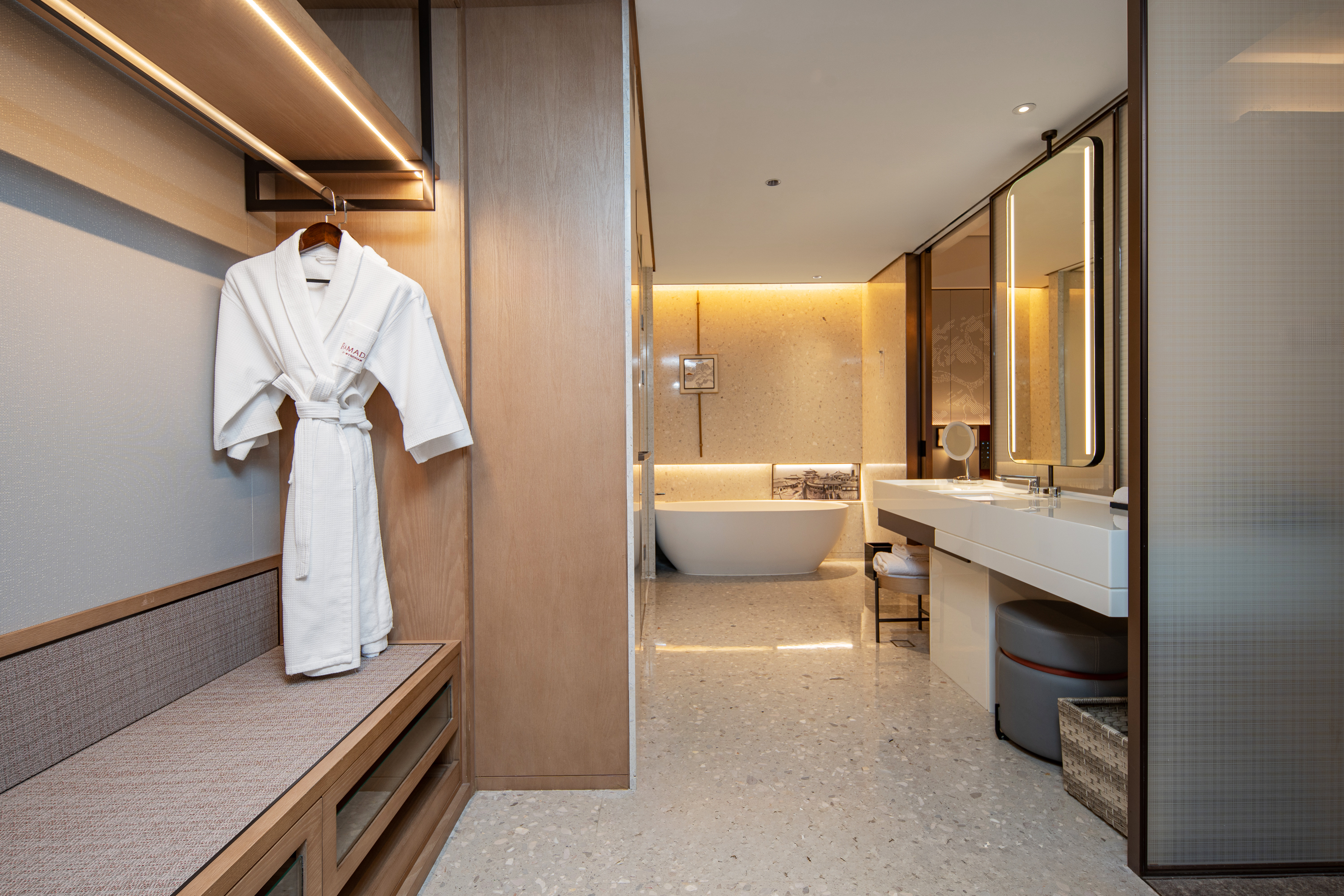 豪华套房丨云与江·落地窗+汉斯格雅·TOTO衞浴