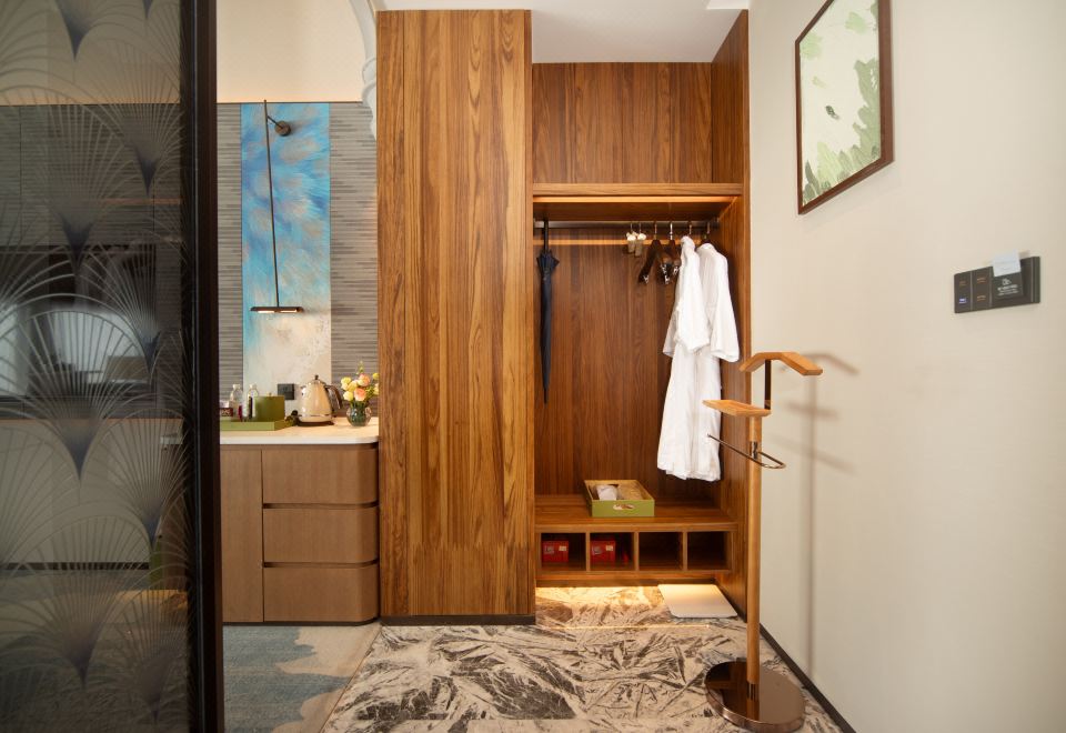 GRAND METROPARK KunmingWest Hill Sleeping Beauty View King Room