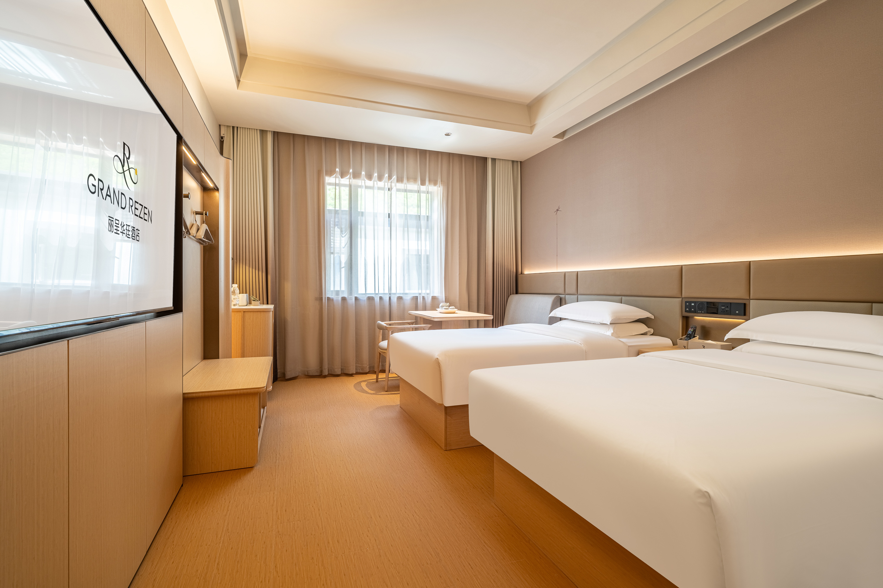 Simple 2-bed Room