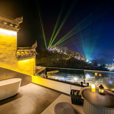 超級全景頂樓超大露台一室一廳套房 鳳凰故里明月全景民宿（萬名塔虹橋店）優惠