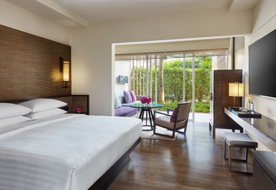 Hyatt Regency Hua HinDeluxe King Room With Club Access