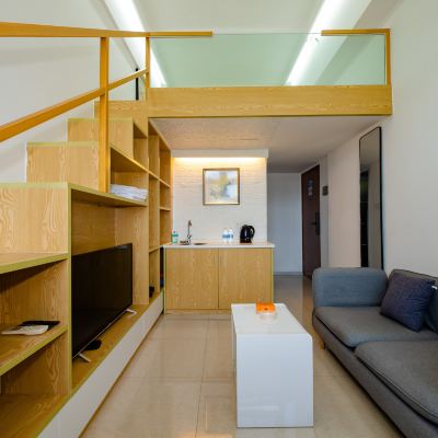 |溫馨複式loft大床房【冰箱＋洗衣機＋舒睡+通風】 五緣度四季精品公寓（廈門高崎機場店）優惠