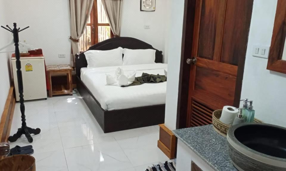 标准特大号床间