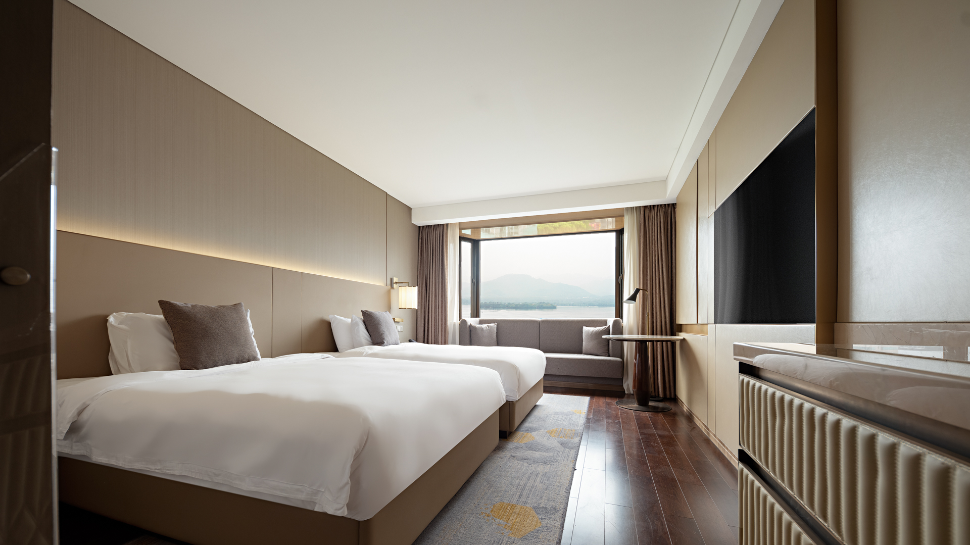 180°全湖景行政雙床房