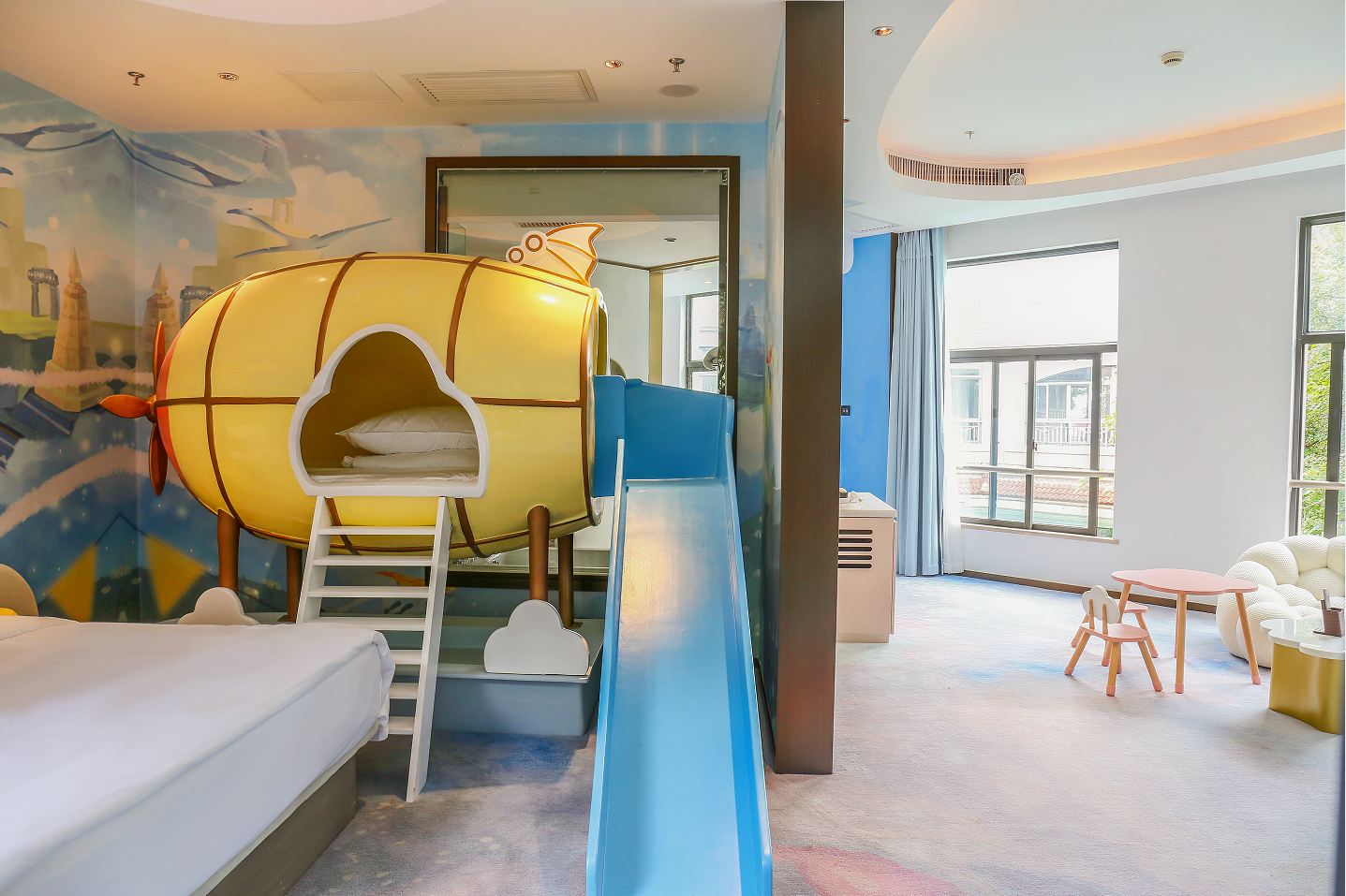 云端奇遇?胶囊床亲子房