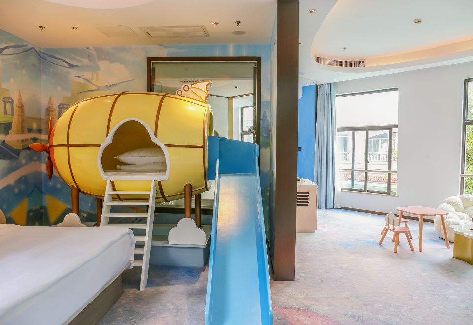 Wanda Realm Xiamen North BayCloud Adventure Capsule Bed Family Room