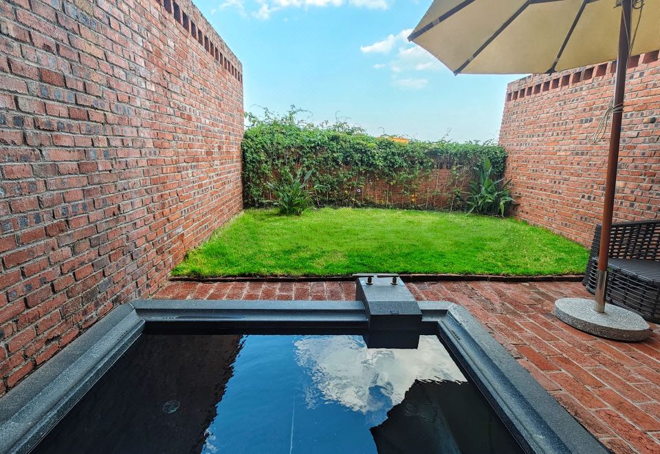 錾影泡池双床房