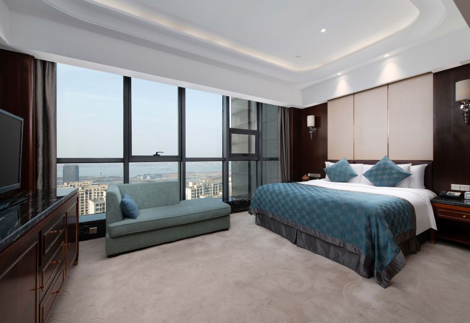 Wyndham Grand Plaza Royale Changsheng JiangyinHaoting Executive River-View Double Bed Room