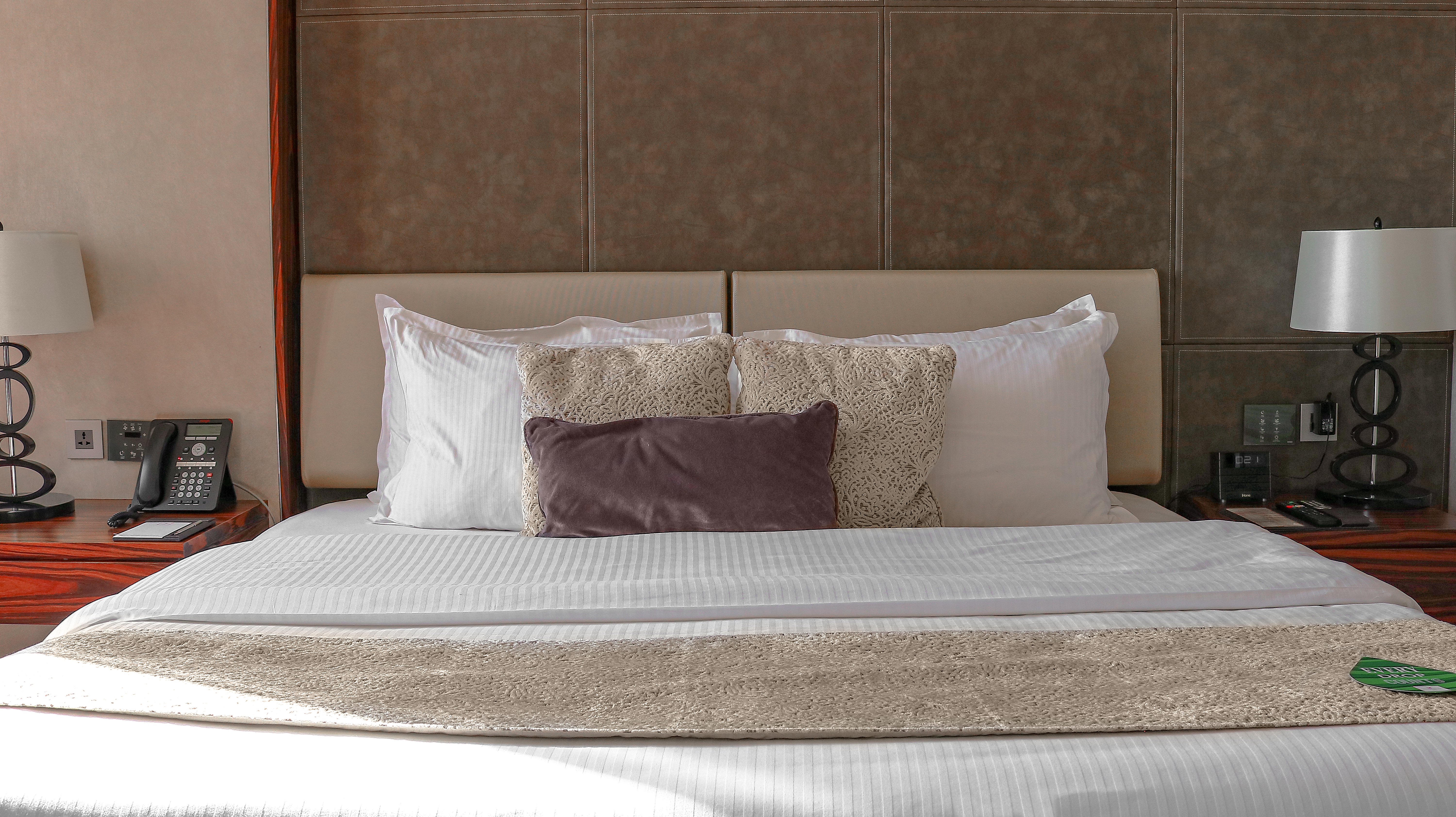 客房（1张特大床，无障碍）