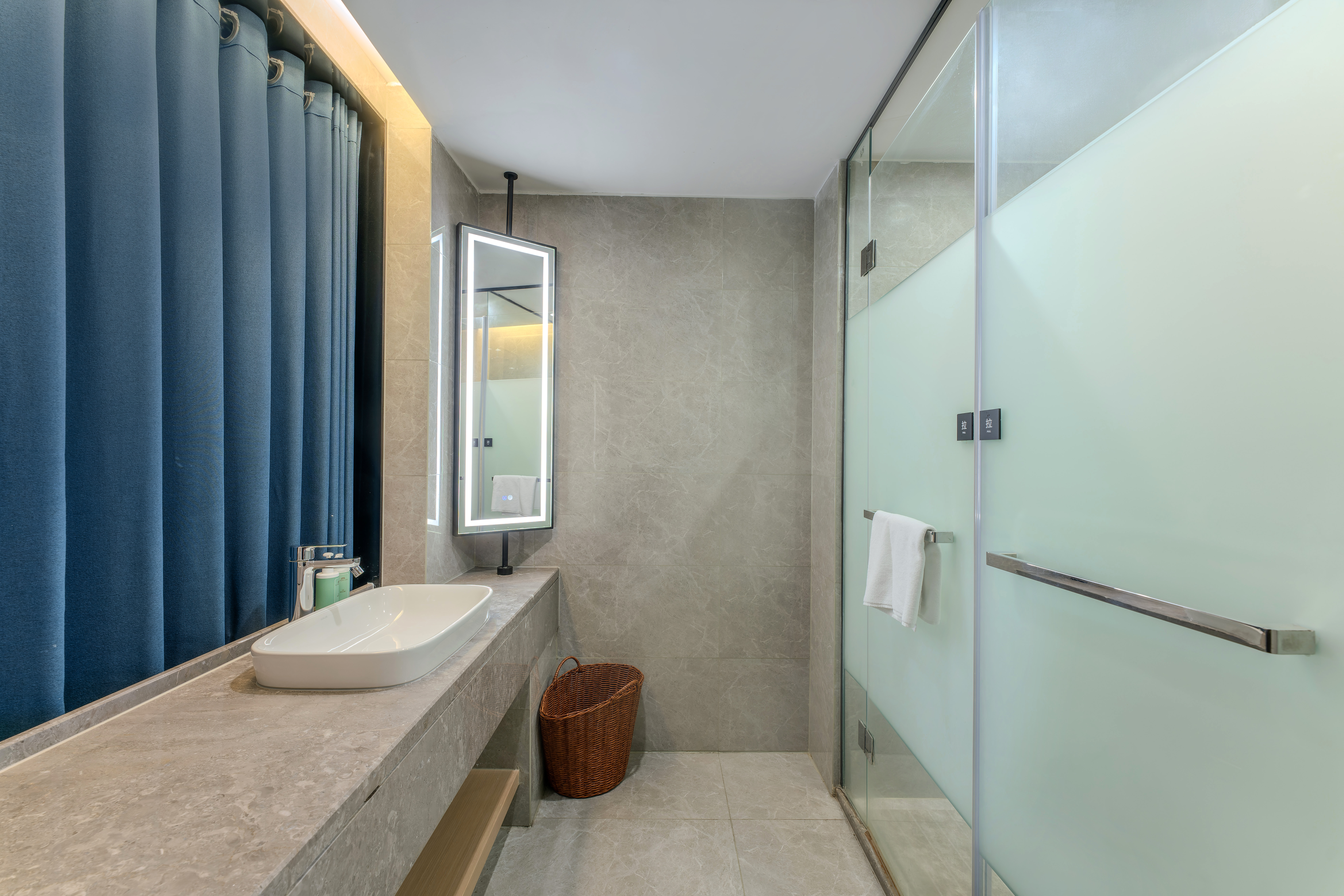 曼享高级大床房（迷你冰箱+阳光露台）