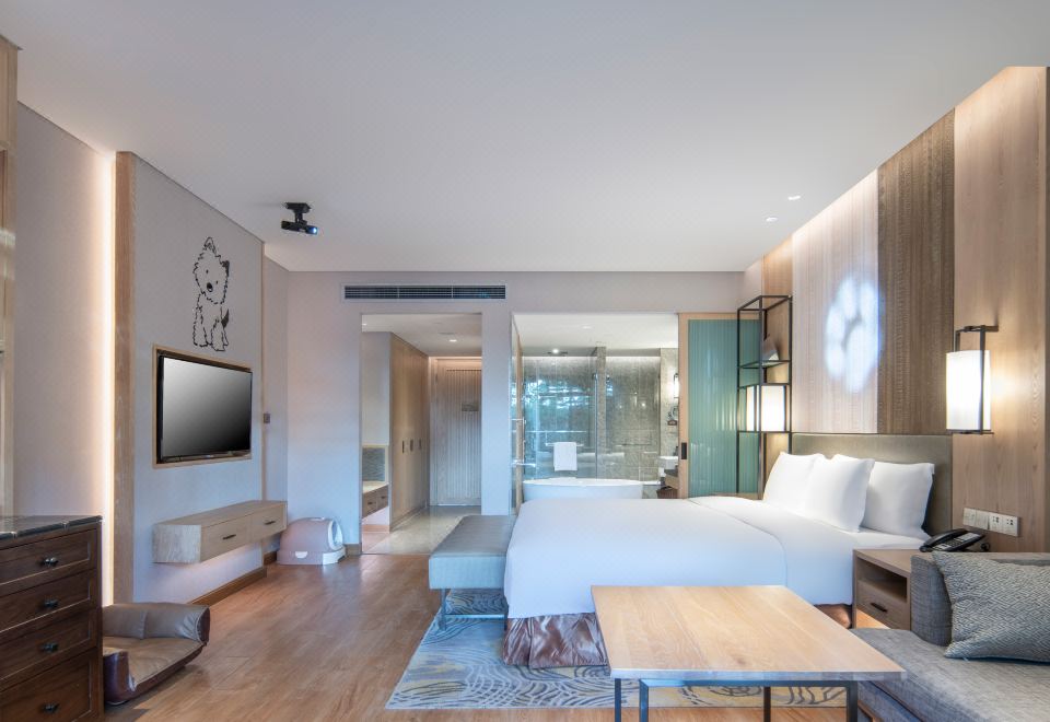 Crowne Plaza Kunming Ancient Dian Town1 King Bed Standard Pet Friendly Room