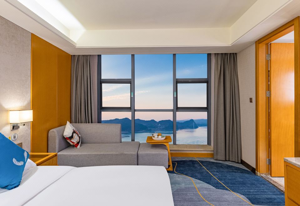 江景彩蛋大床房