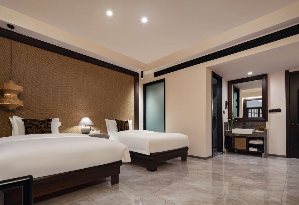 Elegant 2-bed Room