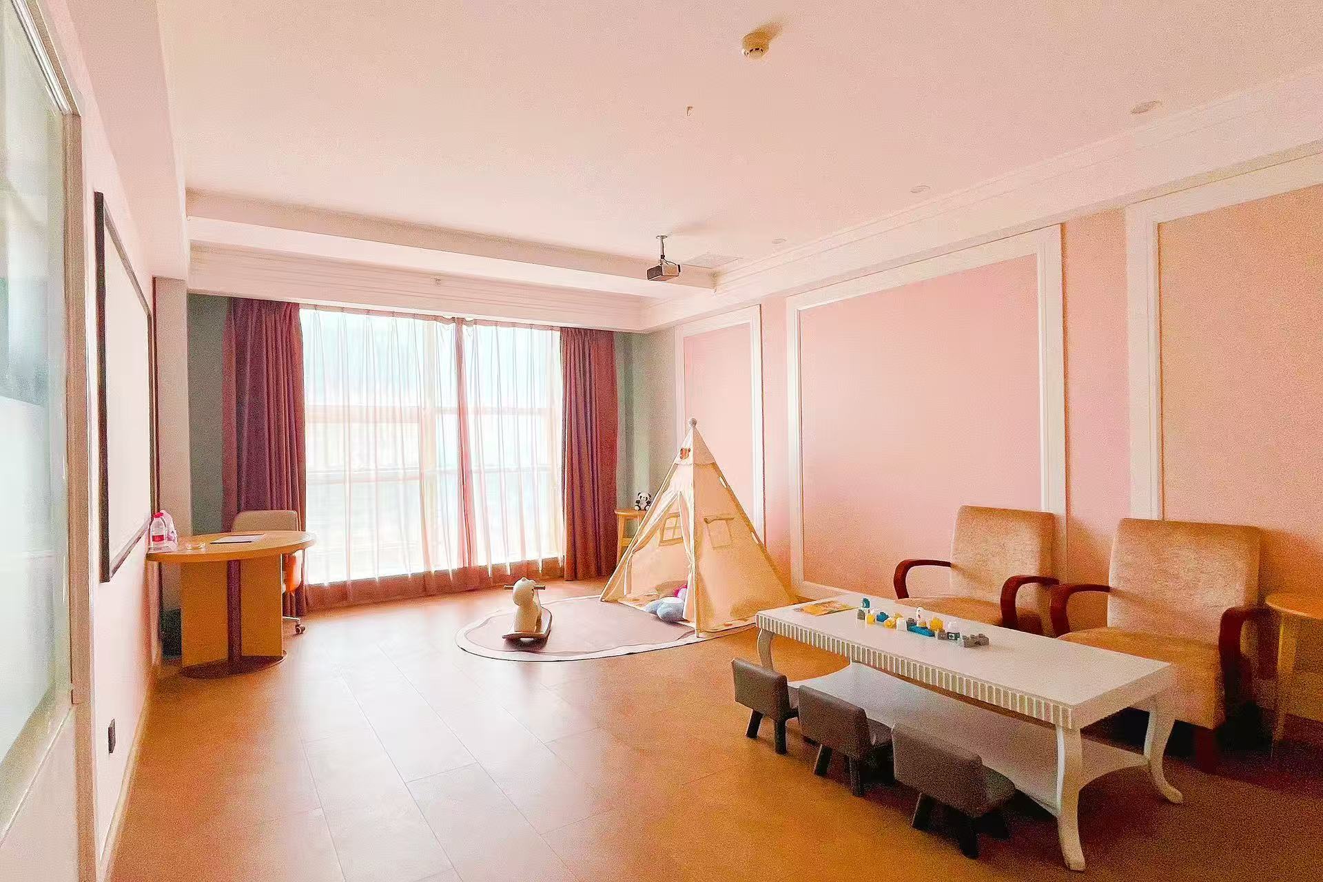 家庭套房【巨幕投影+小童读书+露营帐篷+落地窗】