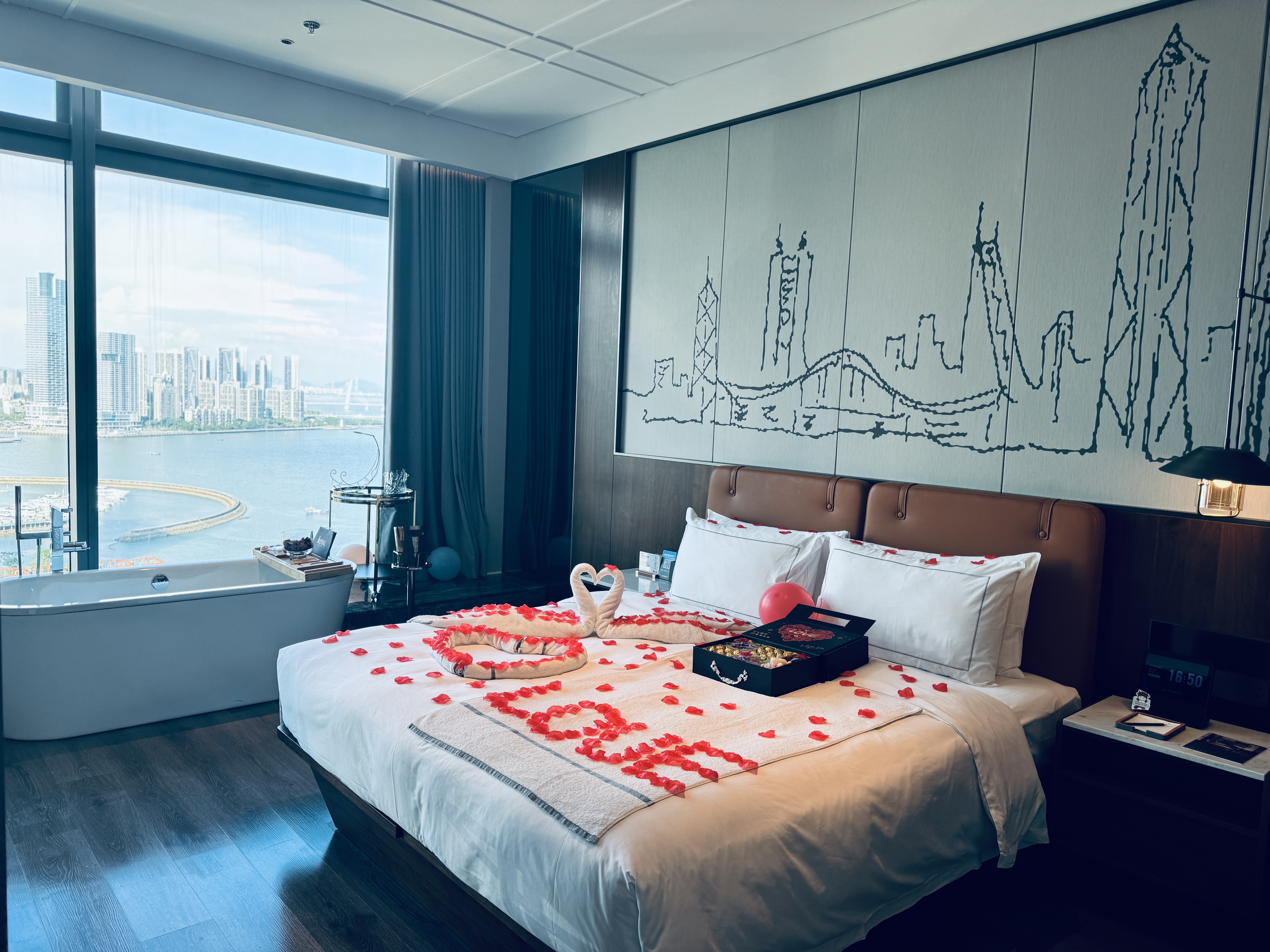 UrCove By Hyatt (Shenzhen Shekou Cruise Center)Romantic Suite - Sea-View (Bathtub)