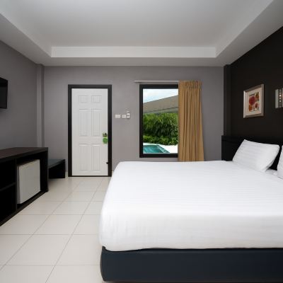 Deluxe Bungalow With Pool Access