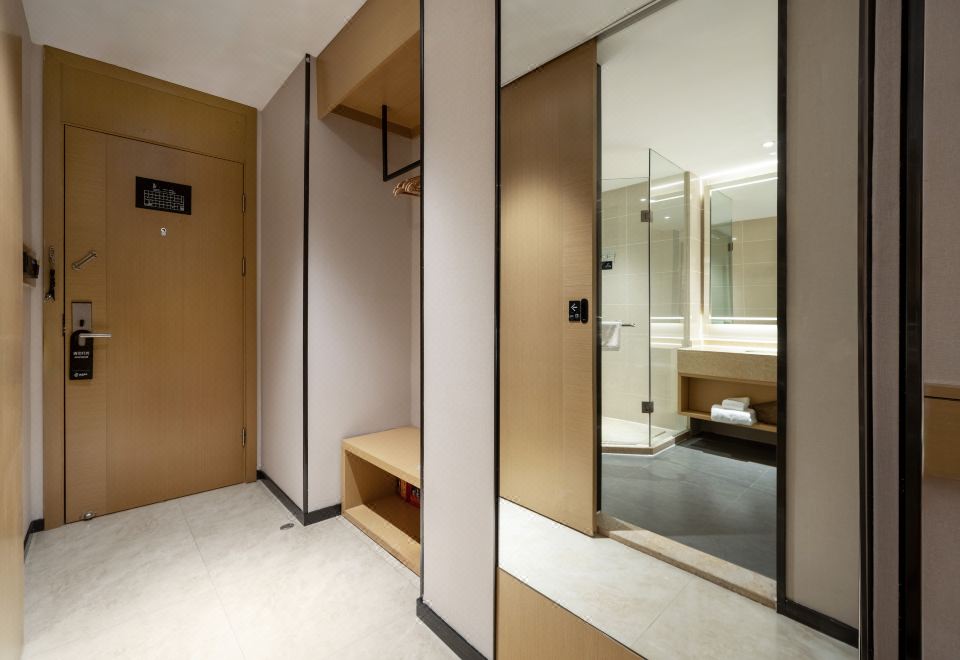 设计师尊享大床房（智能客控+落地大窗+遮光窗帘）