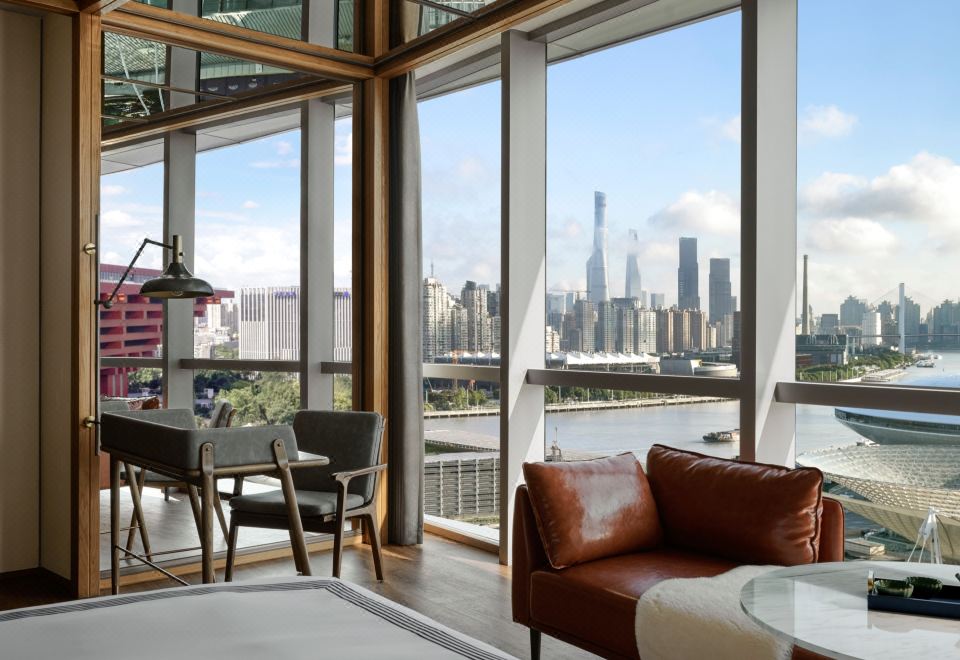 曼妙江景大床房