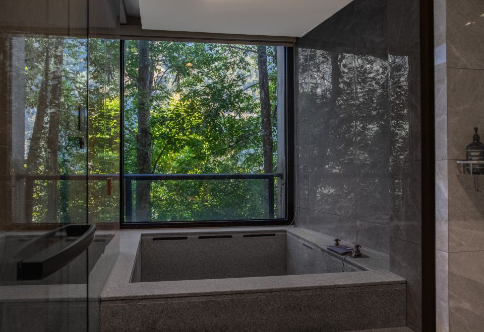 FUZHOU ROYAL HOT SPRING HOTEL & RESORTYunshui Pavilion - Health Villa (three Bedrooms And One Living Room+indoor And Balcony Hot Spring Pool)