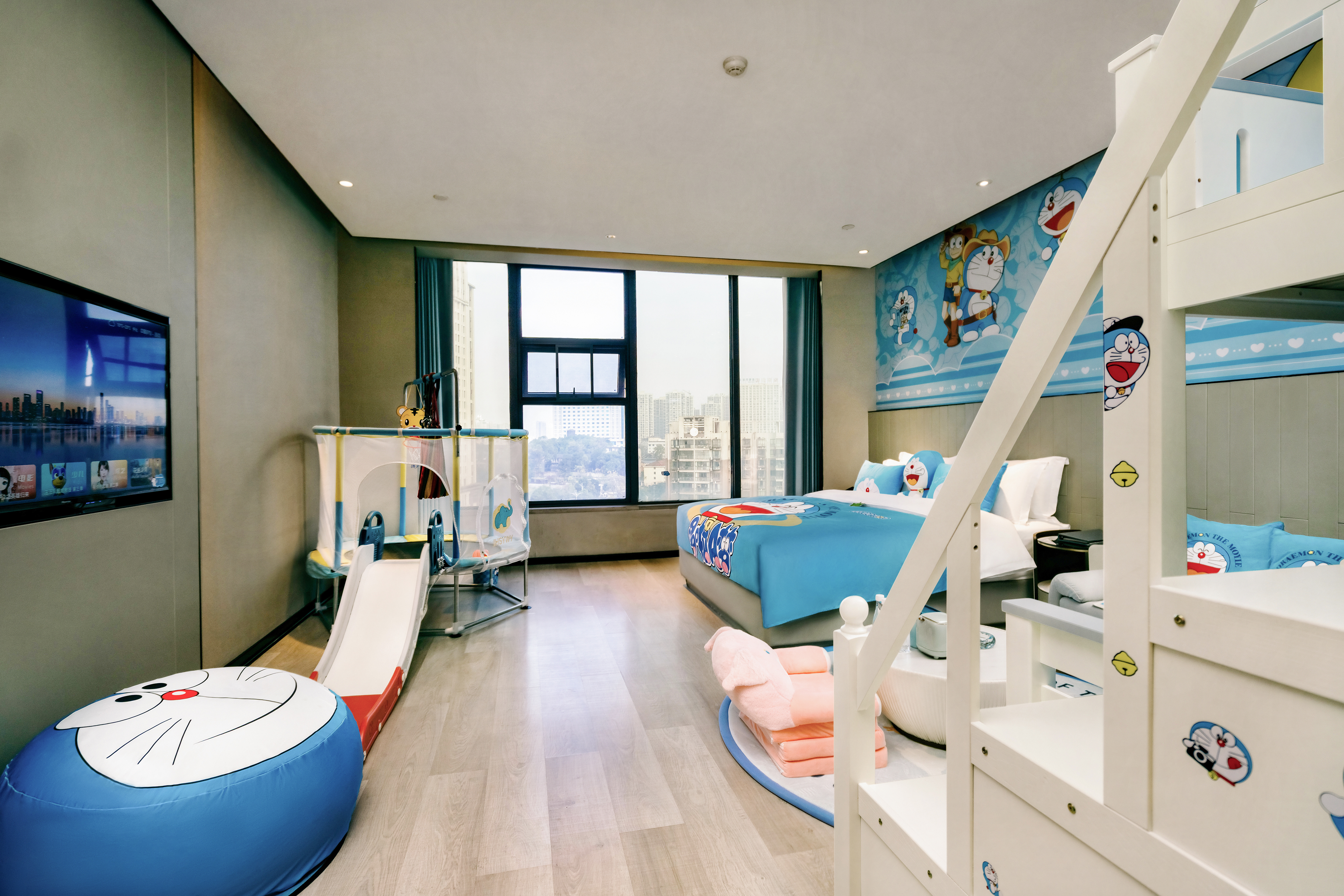 哆啦A梦主题亲子房