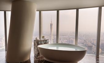 Four Seasons Hotel Guangzhou - Housity