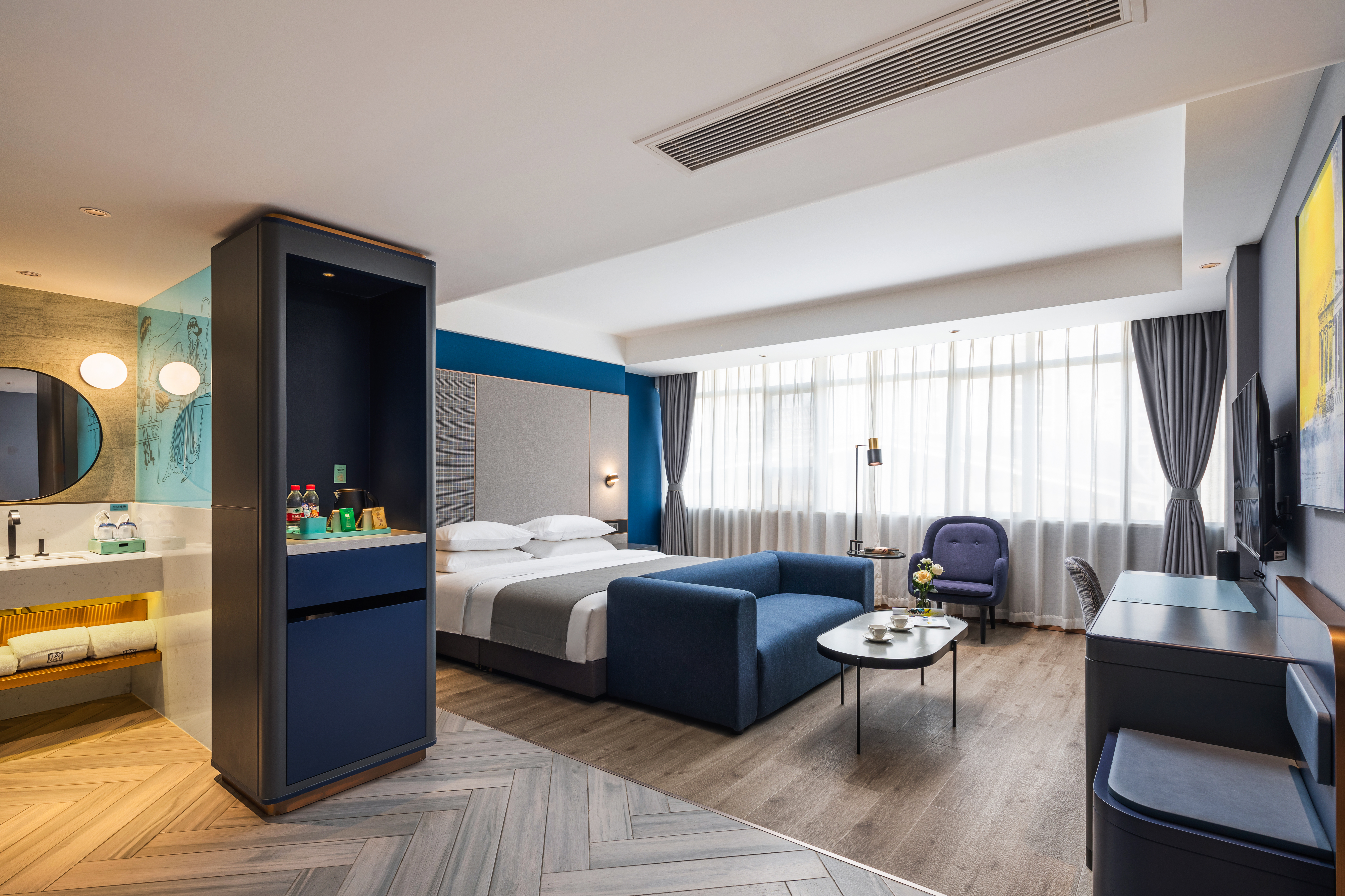 商务豪华大床房丨独立茶盘+Mini小冰箱+软卧沙发