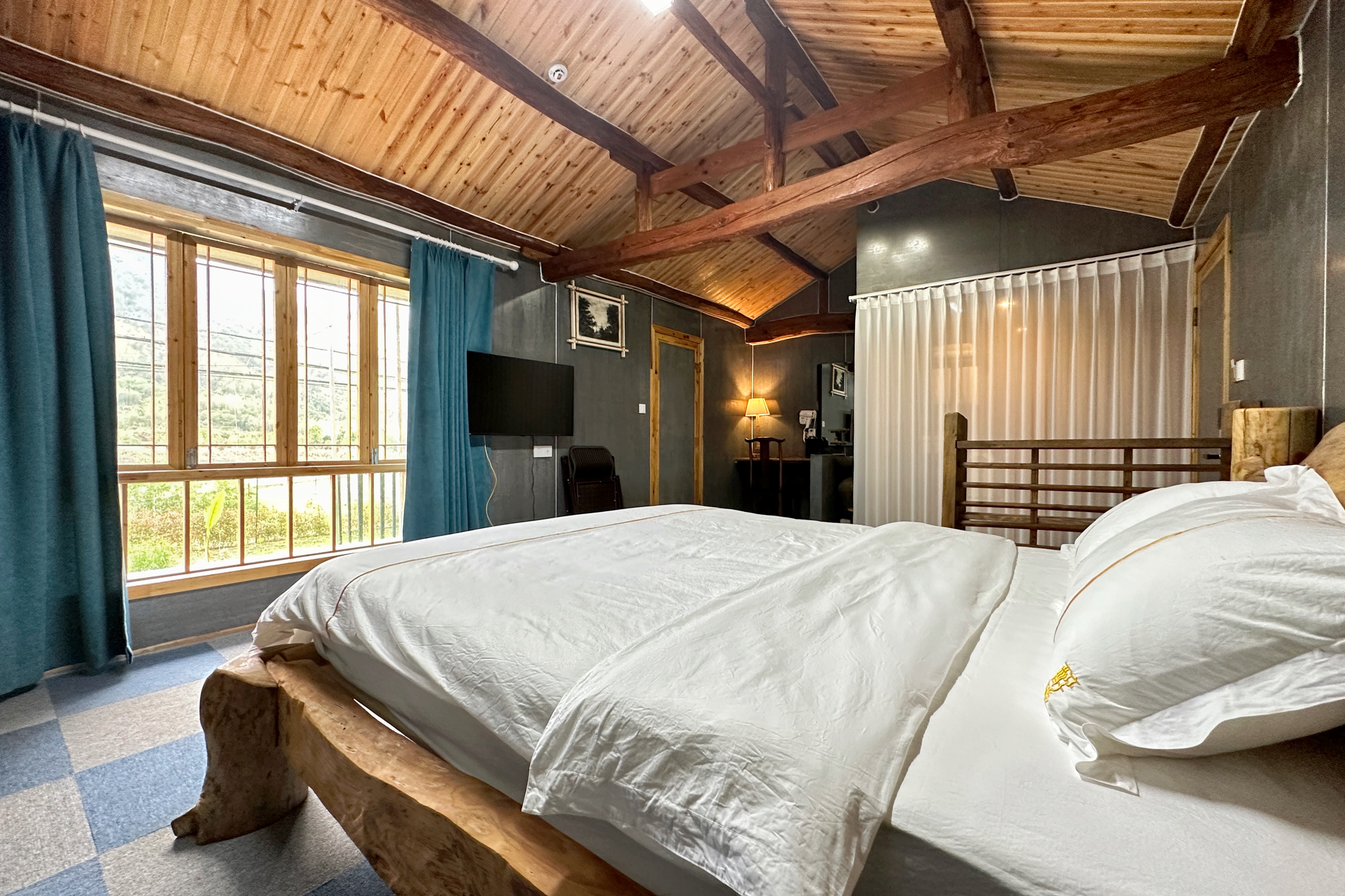 烟雨阁尊享大床房