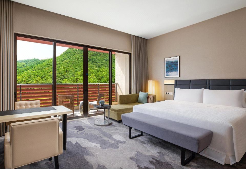 Four Points By Sheraton Guangdong Heshan FangyuanMountain View King Room