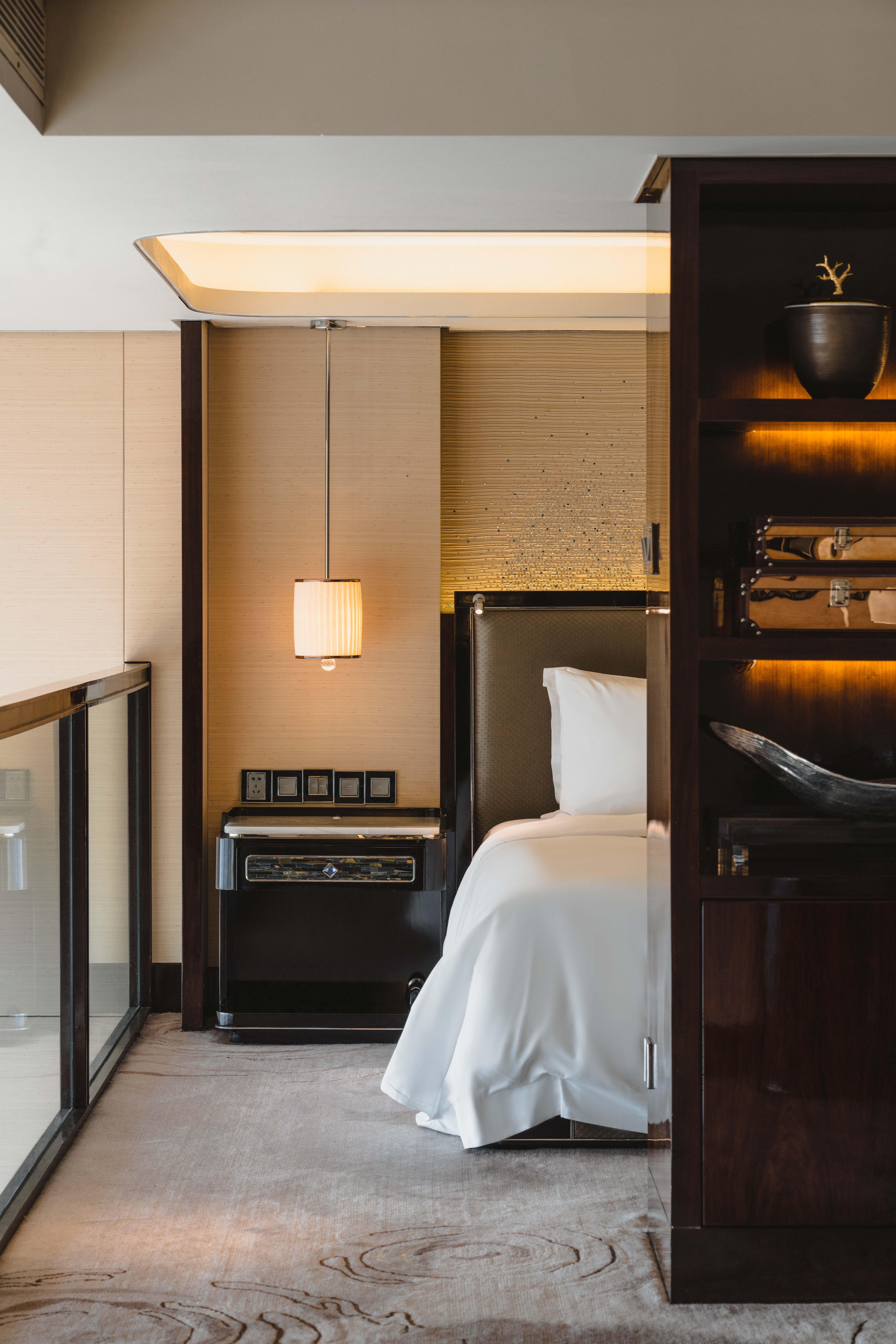 大都會套房 ?日出鎏金羅湖光影景致?