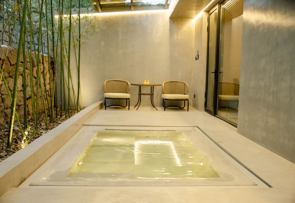 Zhi Resort BeijingOne-Bedroom Suite With Private Hot Spring