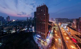 Lisi Future Hotel (Wuhu Zhongshan Road Pedestrian Street)