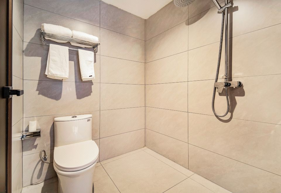 Deluxe Twin Room (Skin-Friendly Bedding + Comfortable Mattress + Screen Projection Tv)