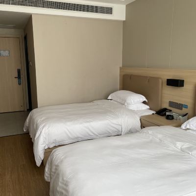 尊享·商務雙人房 【辦公桌椅+安靜舒適+深睡助眠床墊】 愛華精品飯店（深圳會展中心科學館地鐵站店）優惠