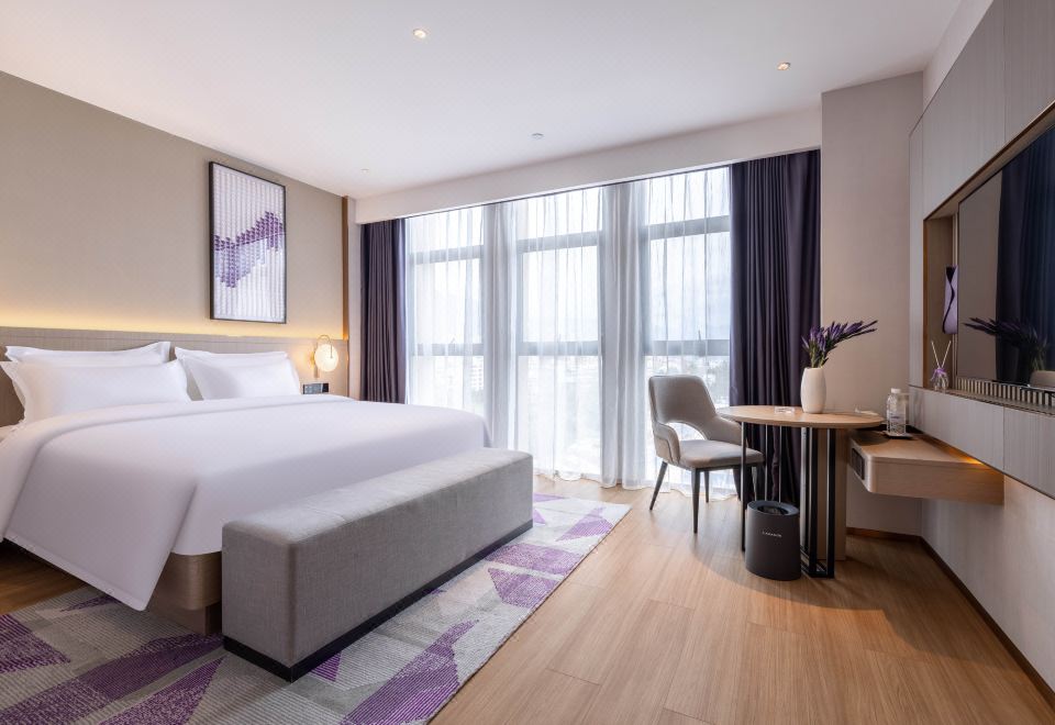 Deluxe Queen Room