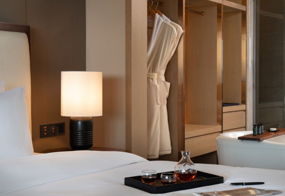 行政豪华双床房丨静享舒懒浴缸+独立办公桌+甜梦之床