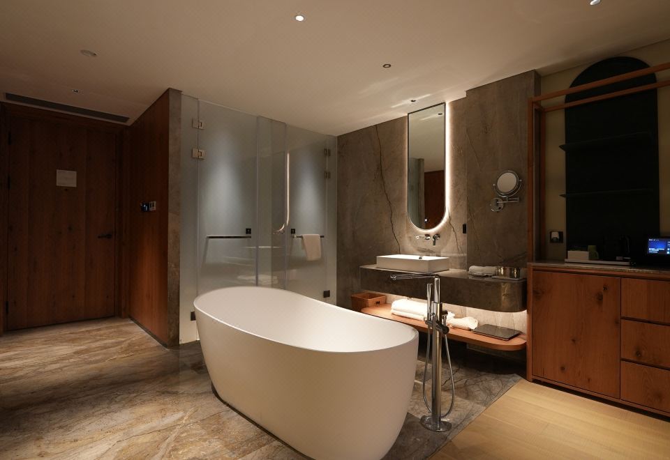 Deluxe Loft Suite