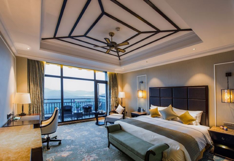 WUXI TAIHU HOTELDeluxe Room - Lake-View (Balcony)