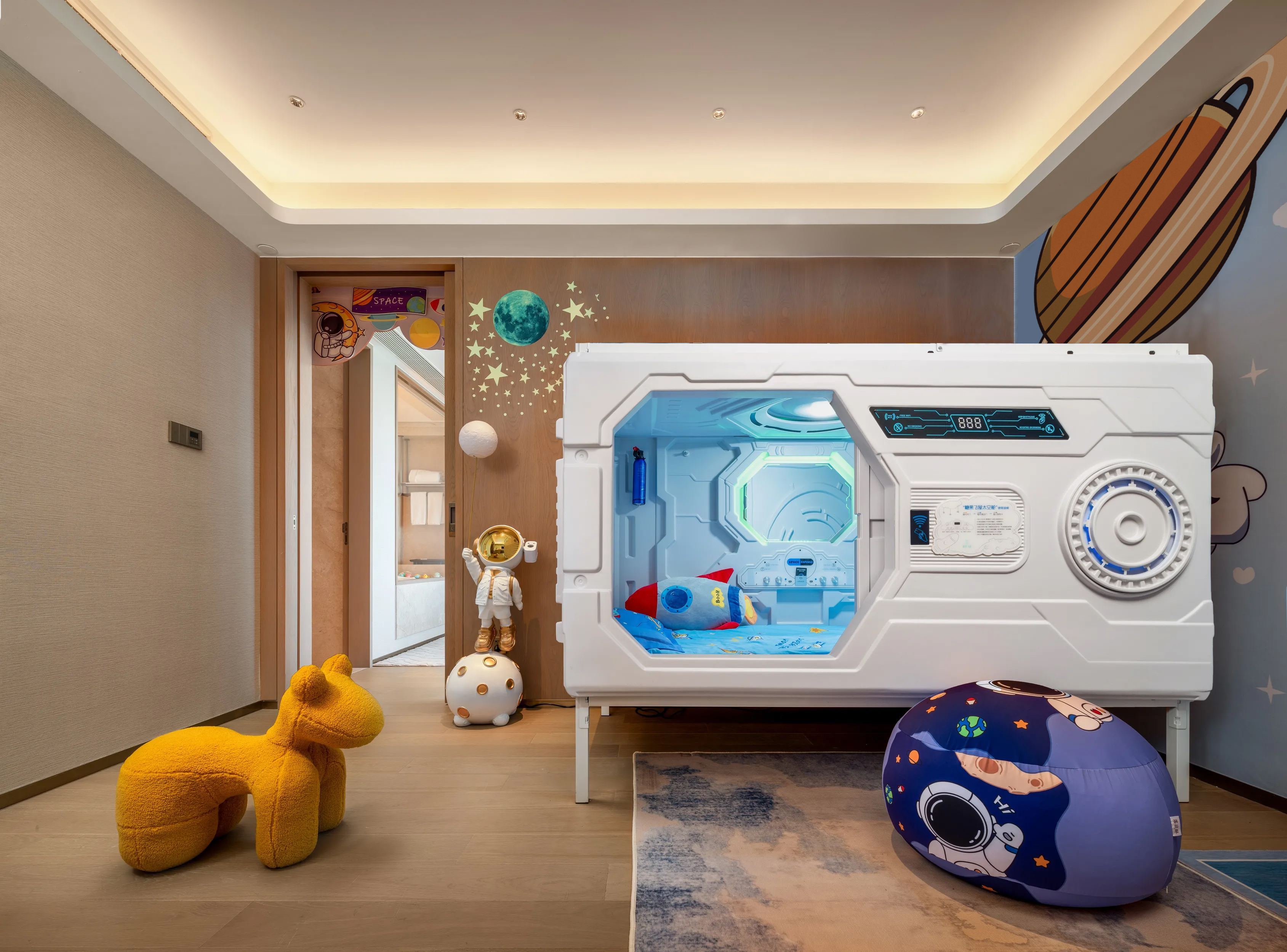 糖果飞屋太空主题家庭套房||童年木马+小童玩具+浴缸