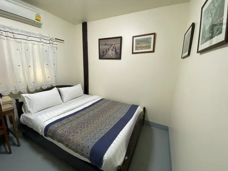 ห้องพักเตียงใหญ่ (ห้องน้ำรวม)