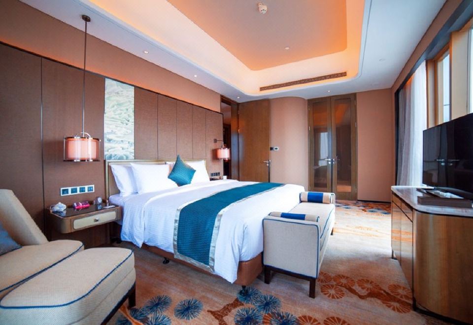 豪华影音套房（直麪泰山+独立会客区+100寸投屏幕布）