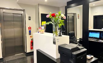 Great St Helen Hotel - Housity
