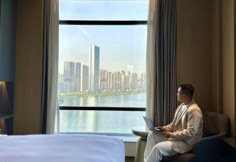 The Meixi Lake, Changsha Marriott Executive Apartments3 Bedroom Apartment, Lake View