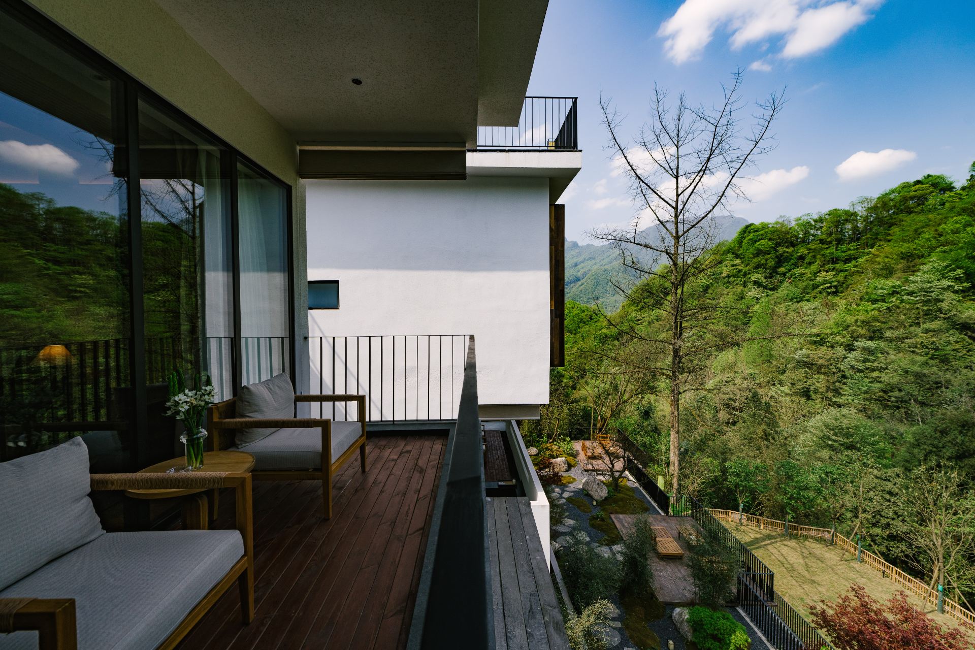 Featured Room， - Mountain-View (Double Bed)