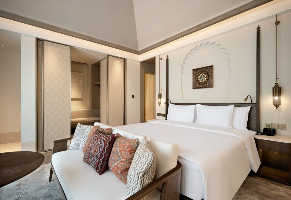 月泉映阁大床房（池畔景+悦碧施洗护用品）