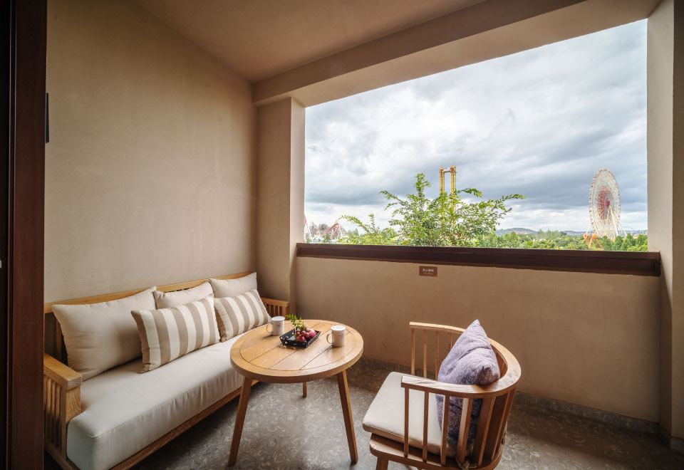 行政湖景大床房（带阳台）