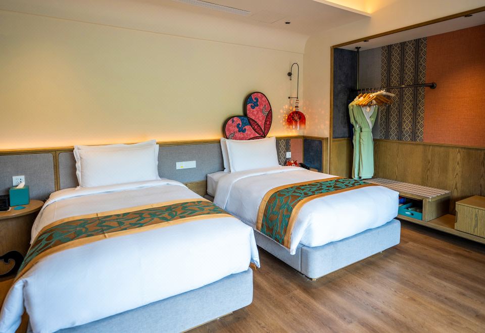 Boundless Grassland Scenic Suite