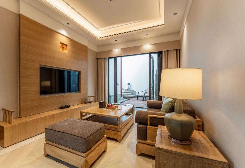 汤苑家庭套房（室外庭院私汤）