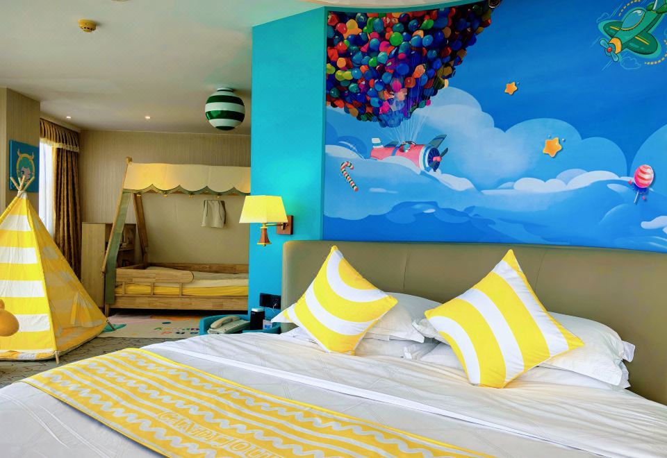 糖果飞屋主题家庭房（童趣木屋丨多巴胺帐篷丨玩具桌）