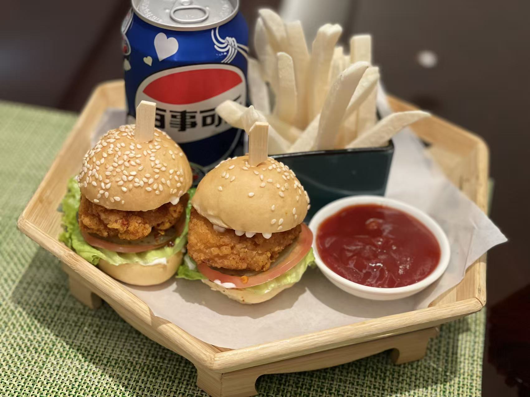 Sheraton Grand Wuhan Hankou HotelMcDonald's Themed Room