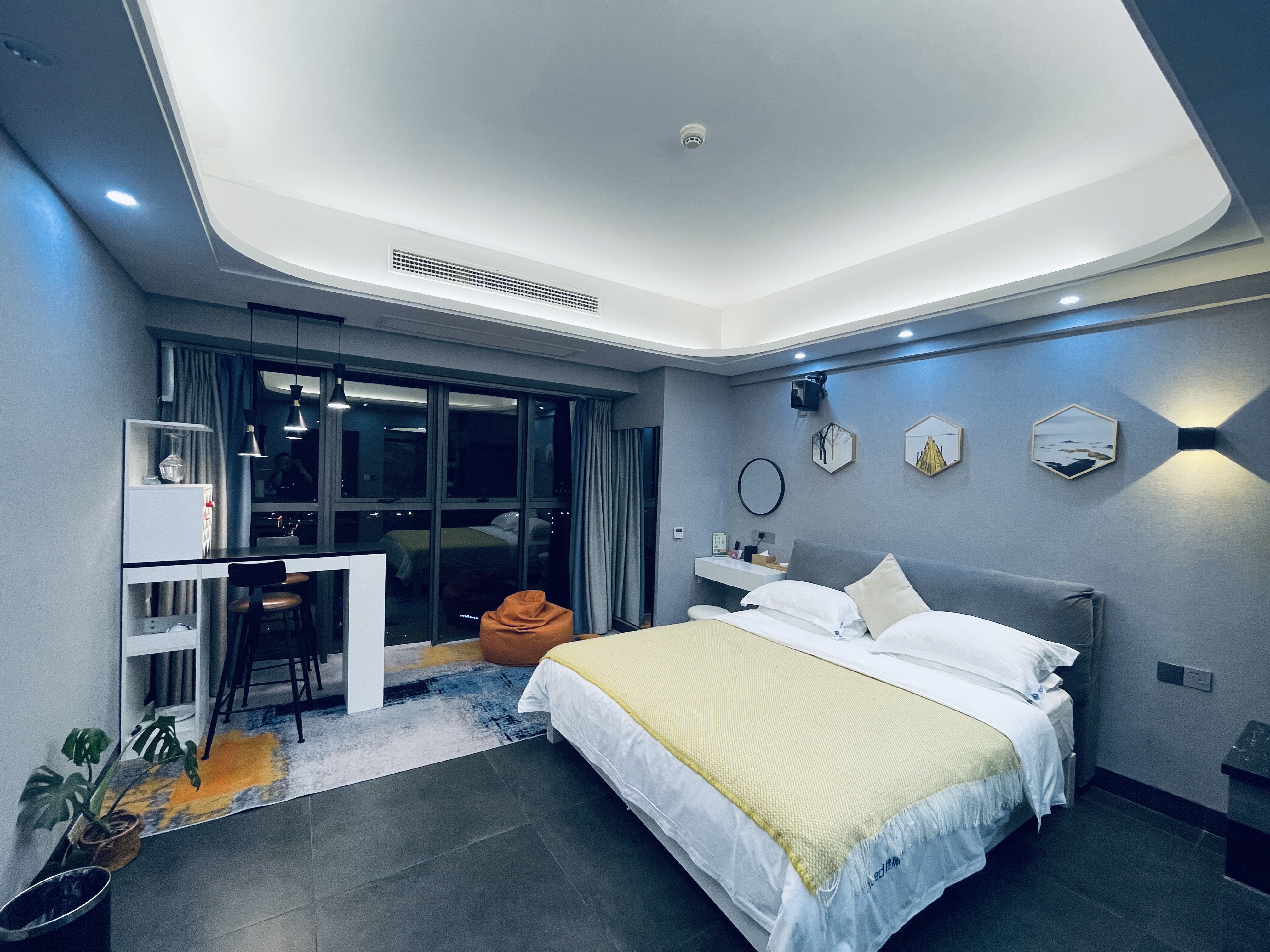 River-View Laser Large Screen Cinema Room (Hanging Toilet)